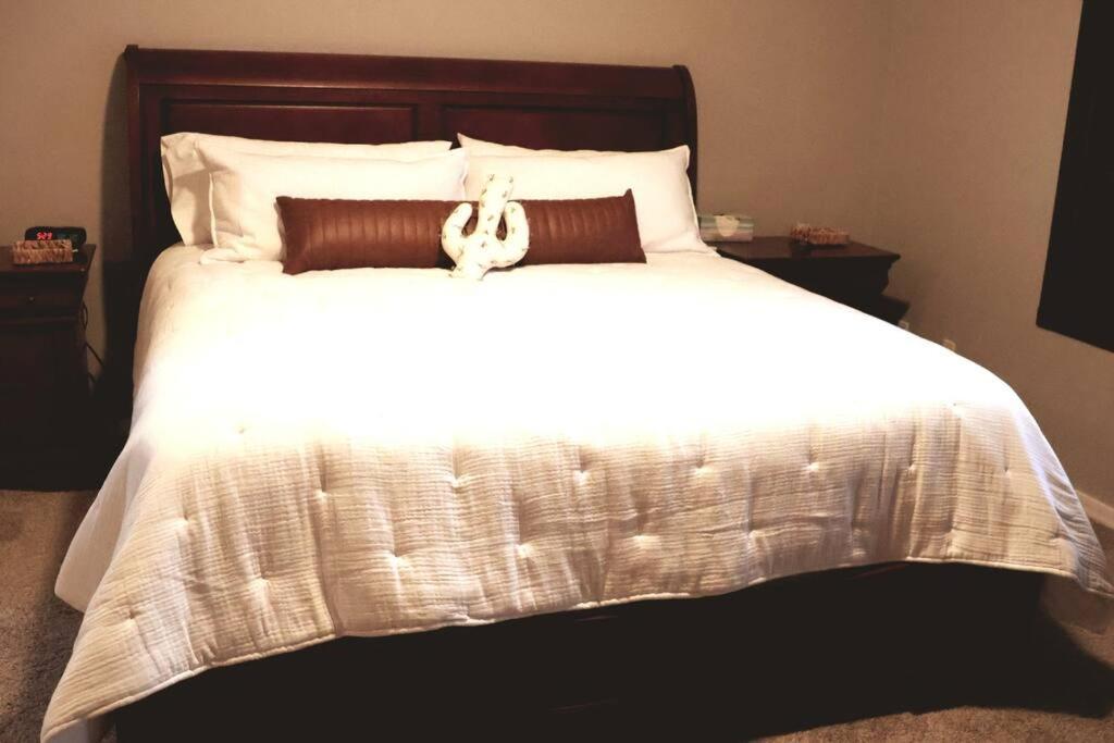 Phoenix Home With Heated Pool, Desert Views & Hot Tub أريزونا المظهر الخارجي الصورة