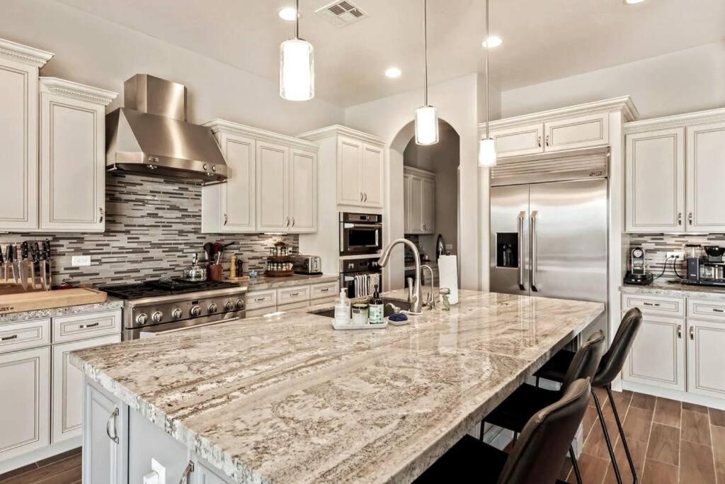 Phoenix Home With Heated Pool, Desert Views & Hot Tub أريزونا المظهر الخارجي الصورة