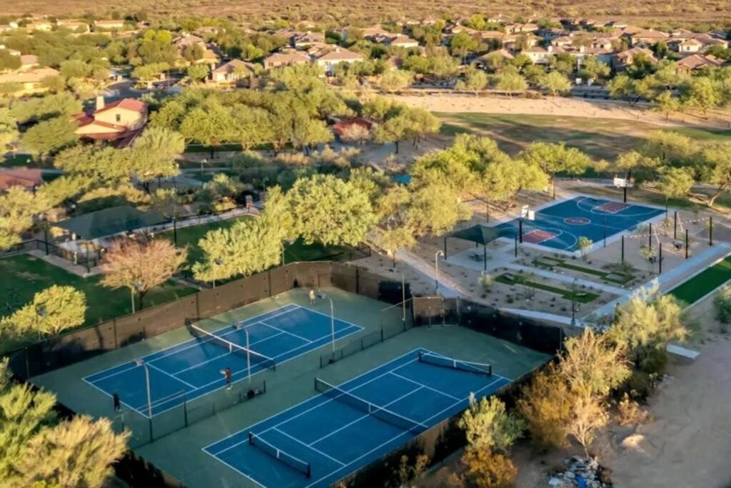 Phoenix Home With Heated Pool, Desert Views & Hot Tub أريزونا المظهر الخارجي الصورة