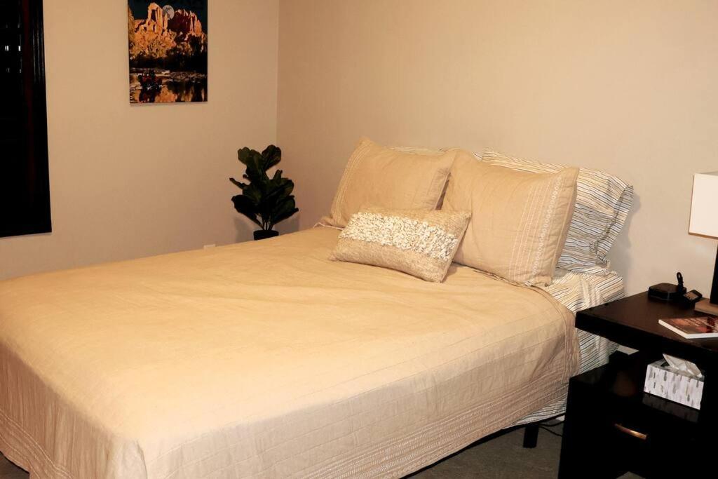 Phoenix Home With Heated Pool, Desert Views & Hot Tub أريزونا المظهر الخارجي الصورة