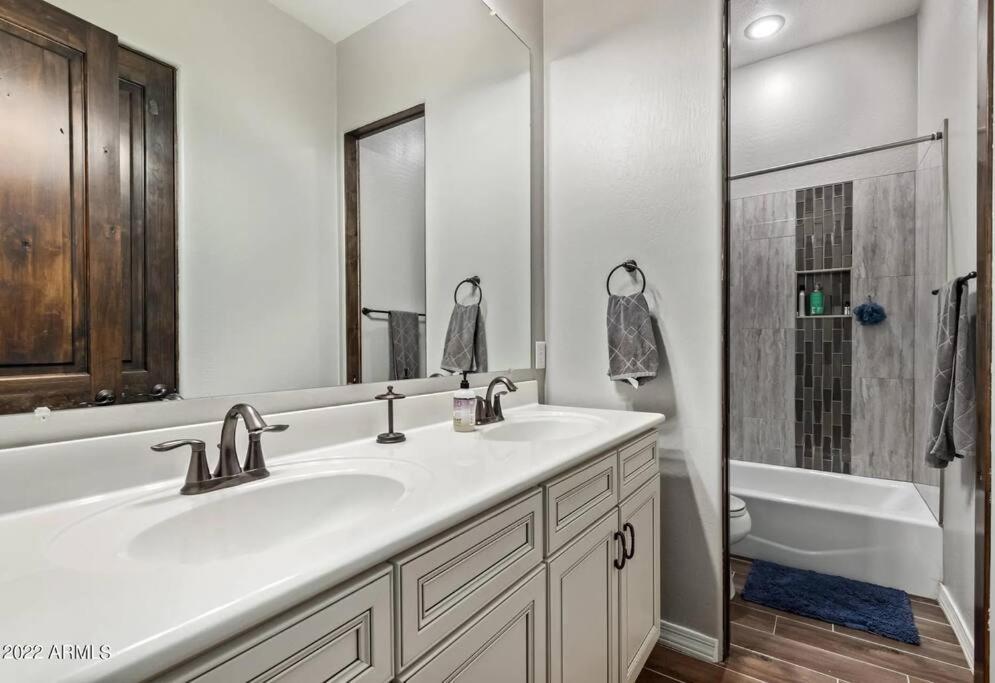 Phoenix Home With Heated Pool, Desert Views & Hot Tub أريزونا المظهر الخارجي الصورة